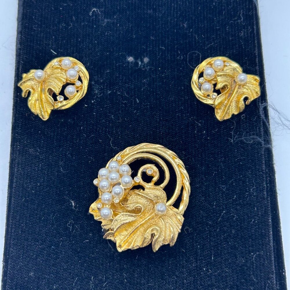 Jeweline Originals Brooch Earring Set Gold Tone Faux Pearl Grapes Leaf MCM Box - Picture 7 of 16